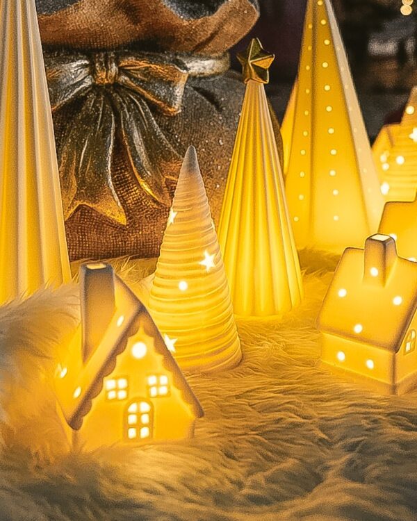 Alberello Bianco Con Stella Dorata Con Led Due Misure AD