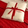 Cuscino Natalizio Pierre Cardin Bianco e Rosao Con Fiocchetto e Campanellini