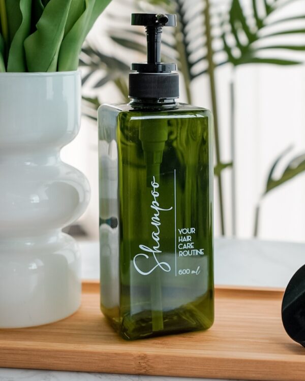 Dispencer Shampoo Verde Bottiglia Con Scritta Bianca Tappo Svitabile