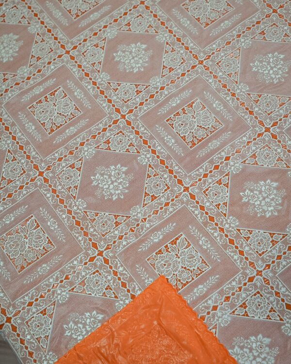 Tokyo Lace Tovagliato a Metraggio Effetto Merletto Con Doppio Fondo Arancio Larghezza 137 Cm