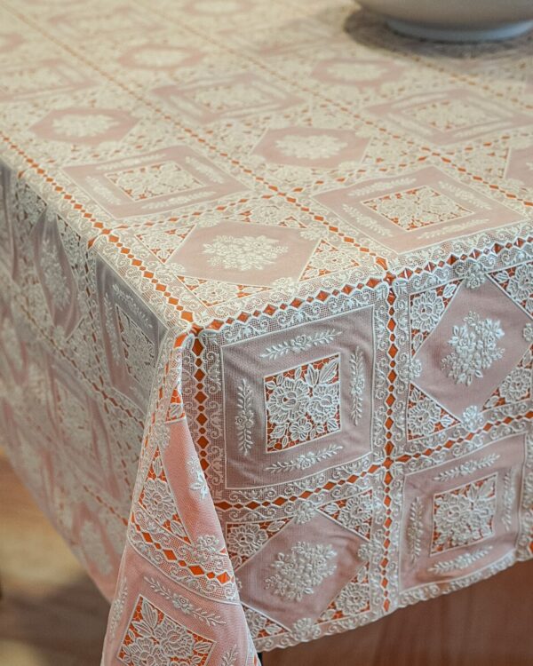 Tokyo Lace Tovagliato a Metraggio Effetto Merletto Con Doppio Fondo Arancio Larghezza 137 Cm