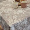 Tokyo Lace Tovagliato a Metraggio Effetto Merletto Doppio Fondo Marrone Larghezza 137 Cm