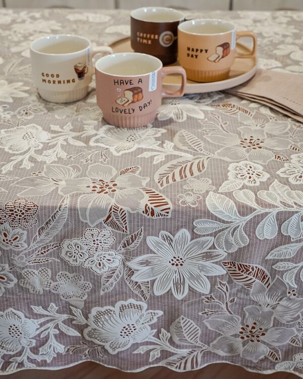 Tokyo Lace Tovagliato a Metraggio Effetto Merletto Doppio Fondo Marrone Larghezza 137 Cm