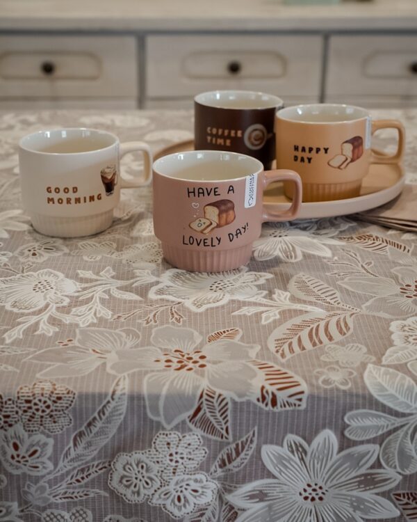 Tokyo Lace Tovagliato a Metraggio Effetto Merletto Doppio Fondo Marrone Larghezza 137 Cm